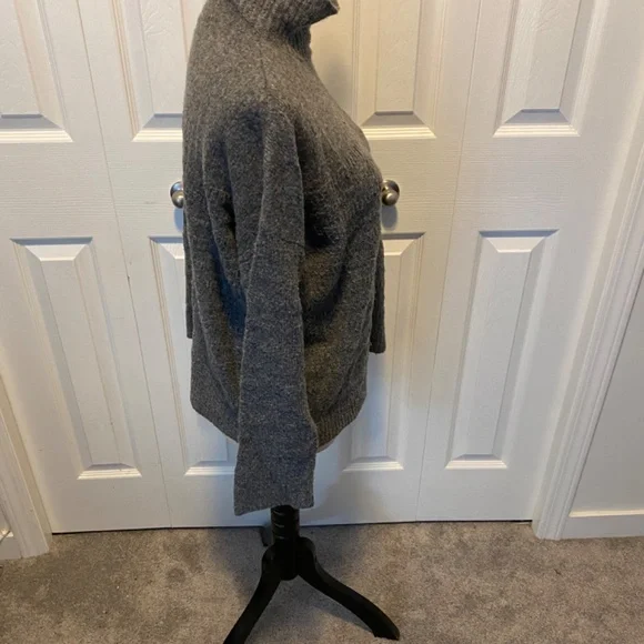 Max Studio size M pullover - Picture 5 of 6